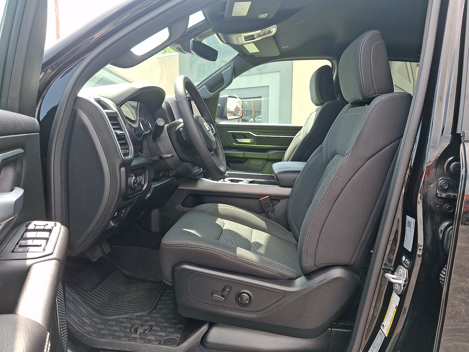 2025 RAM 1500 Big Horn Crew Cab 4x4 5'7" Box