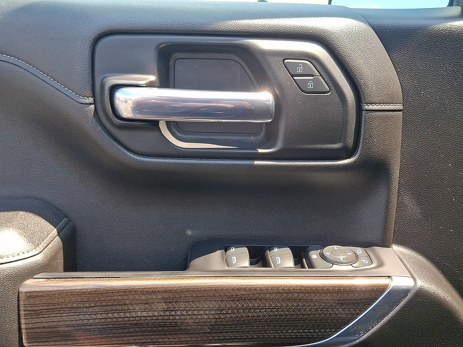 2022 Chevrolet Silverado 1500 LTD 4WD Crew Cab Short Bed LT with 2FL
