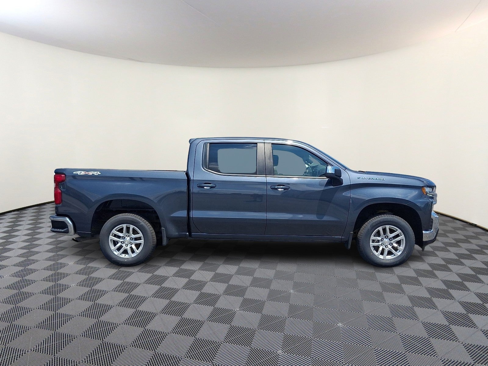 2022 Chevrolet Silverado 1500 LTD 4WD Crew Cab Short Bed LT with 2FL
