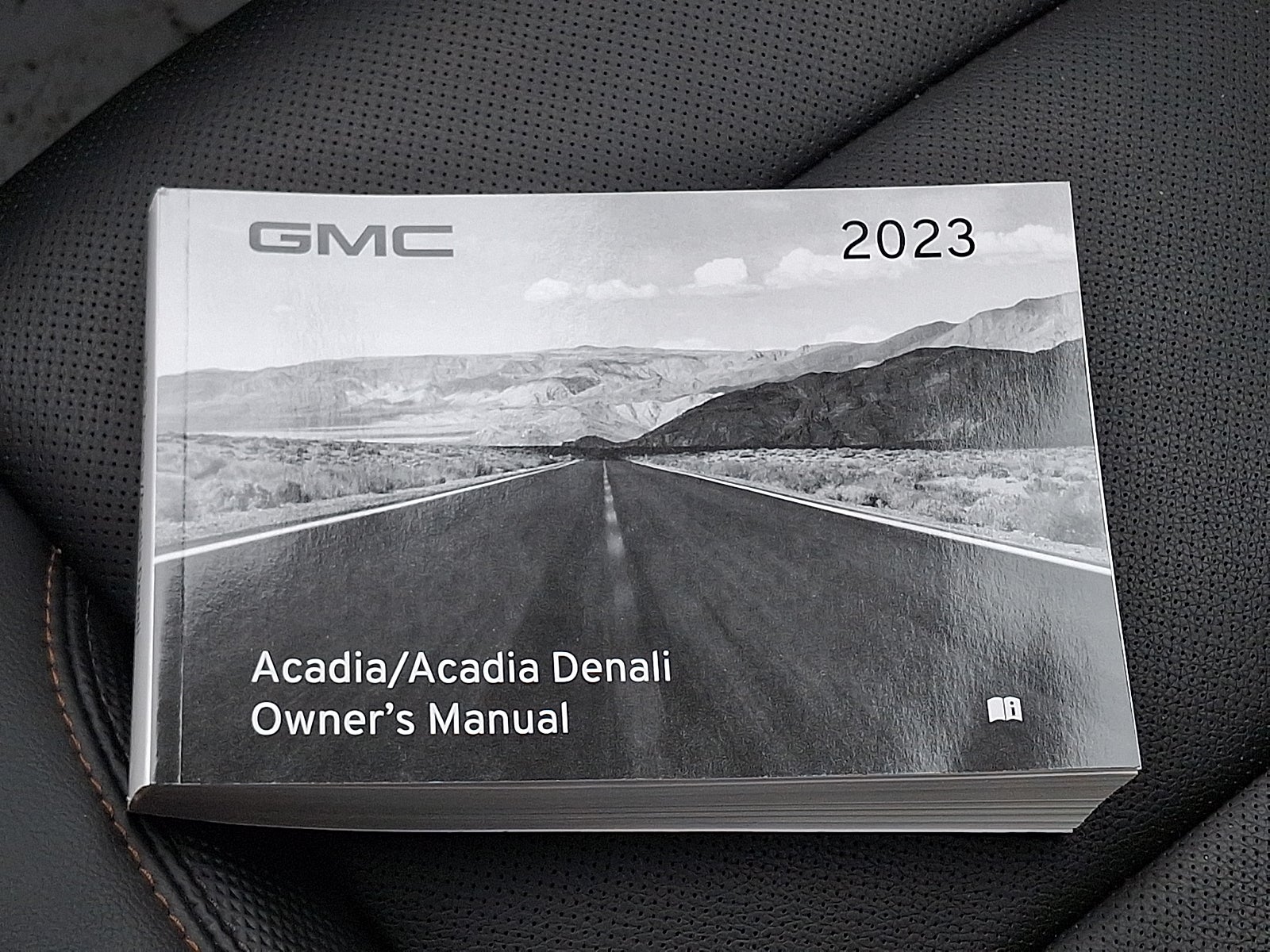 2023 GMC Acadia AWD AT4