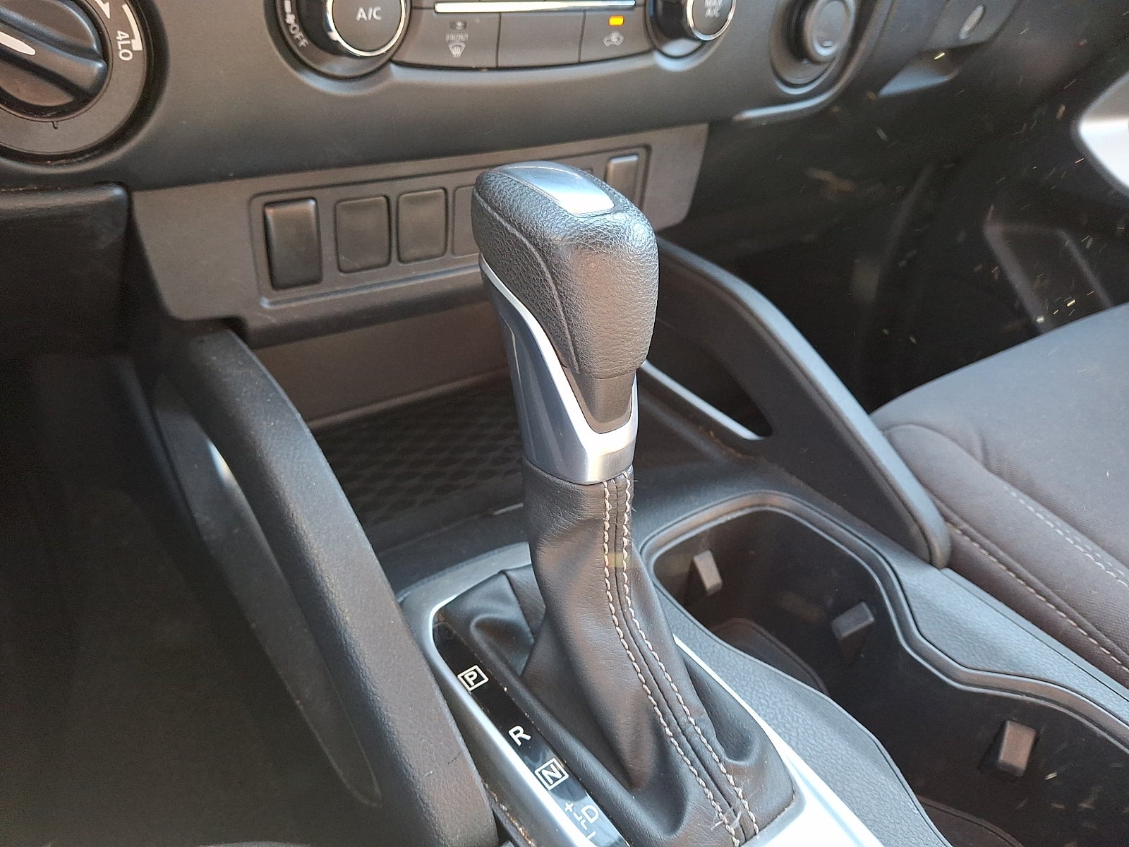 2022 Nissan Frontier Crew Cab SV 4x4