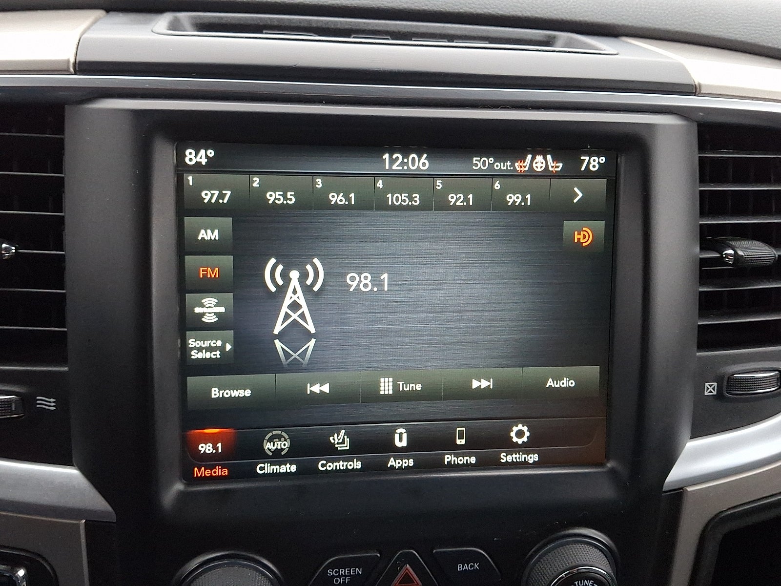 2018 RAM 1500 Big Horn Crew Cab 4x4 5'7" Box