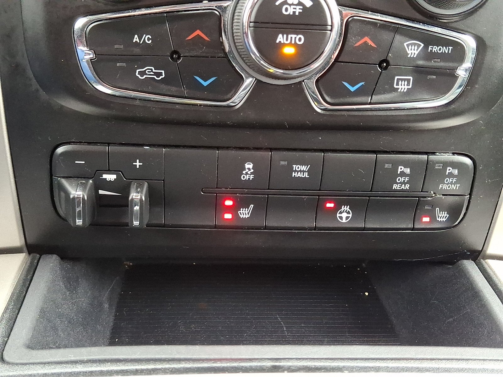 2018 RAM 1500 Big Horn Crew Cab 4x4 5'7" Box