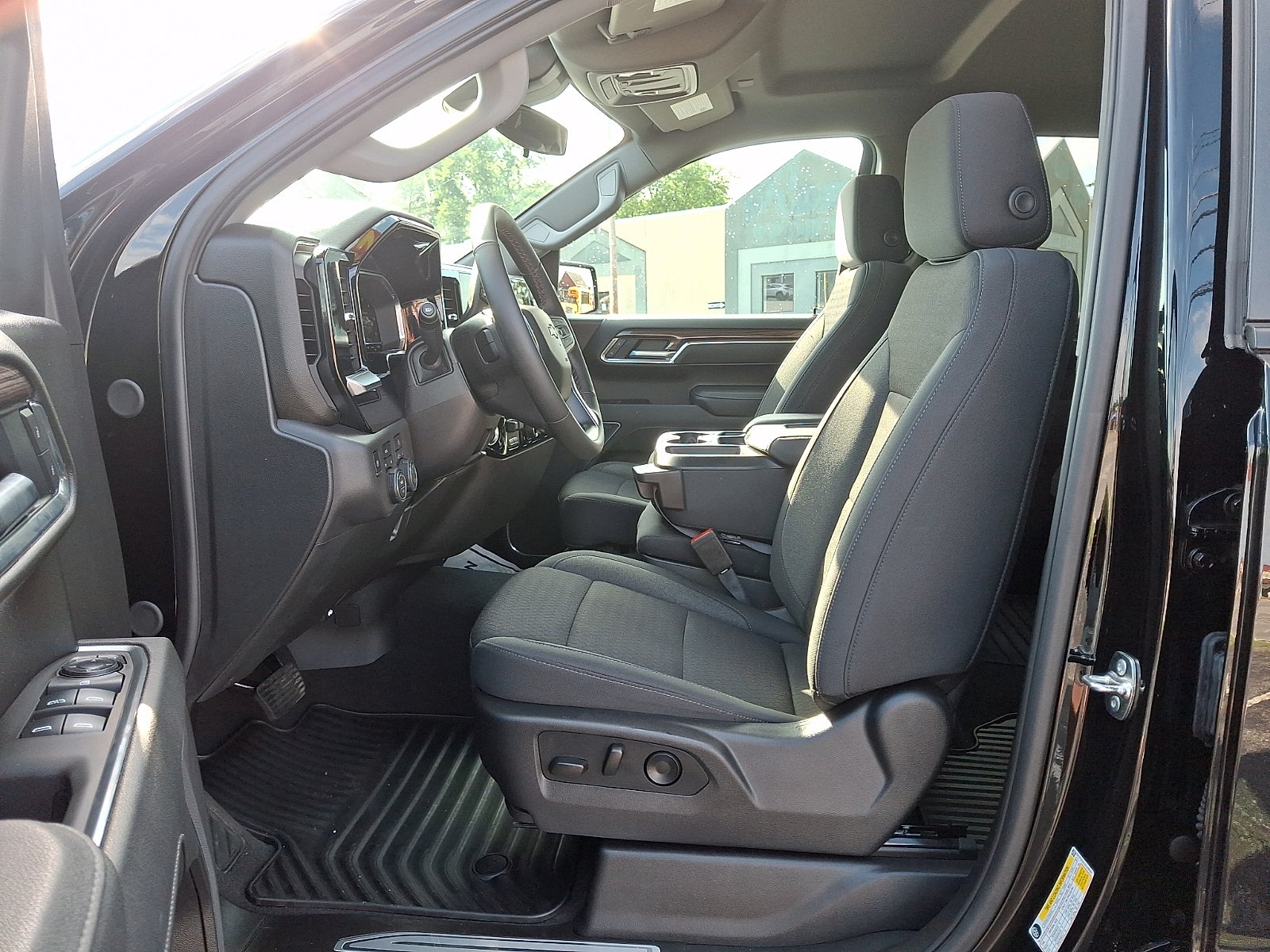 2025 Chevrolet Silverado 1500 4WD Crew Cab Short Bed LT with 2FL