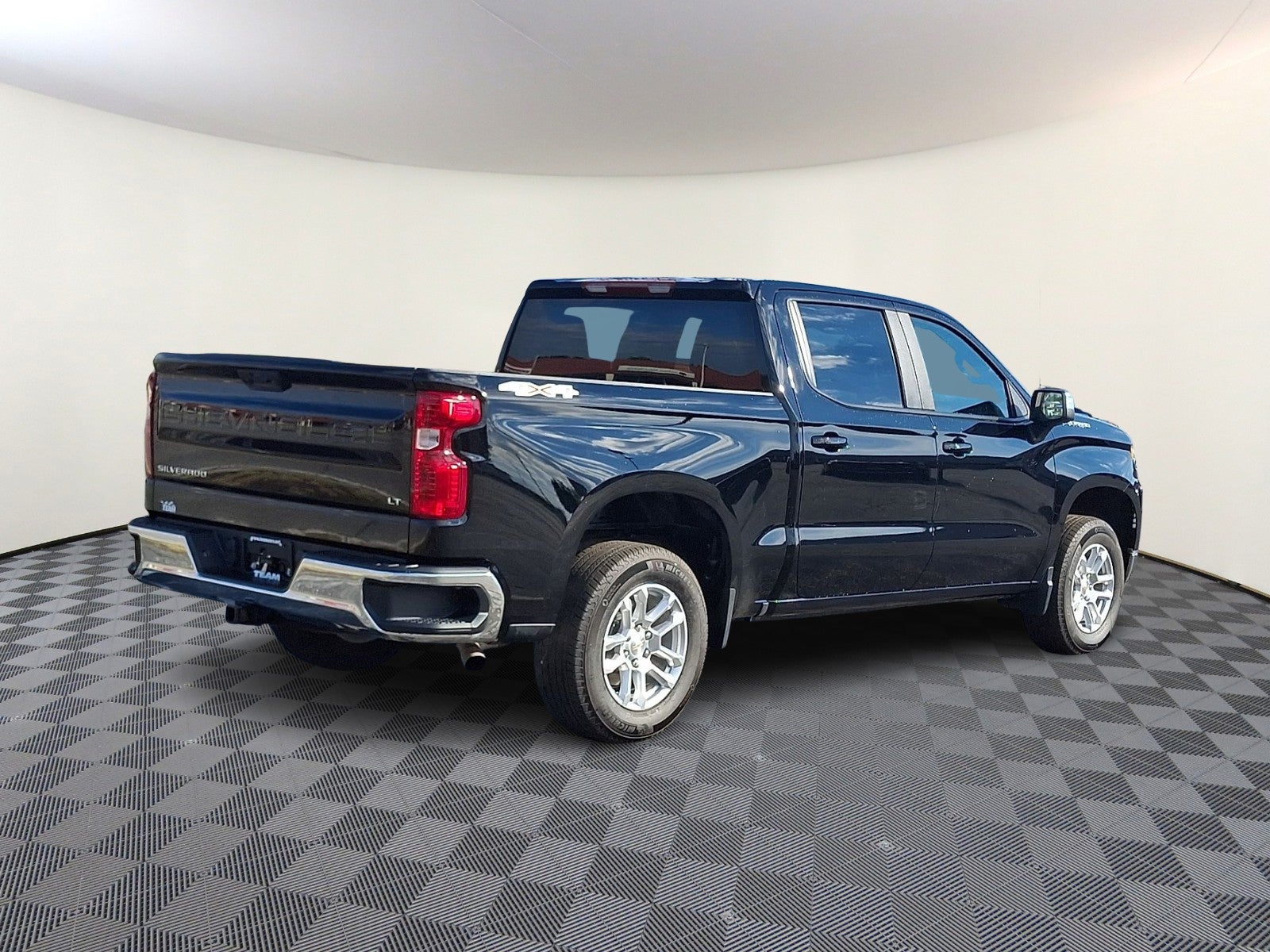 2025 Chevrolet Silverado 1500 4WD Crew Cab Short Bed LT with 2FL