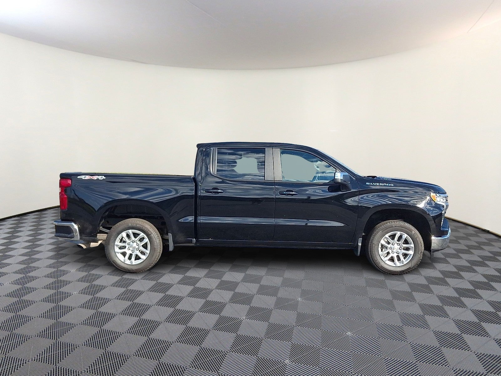 2025 Chevrolet Silverado 1500 4WD Crew Cab Short Bed LT with 2FL