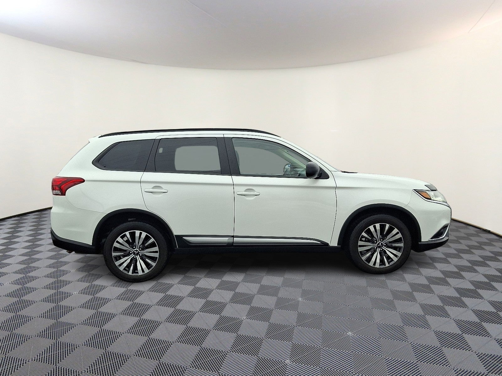 2019 Mitsubishi Outlander ES