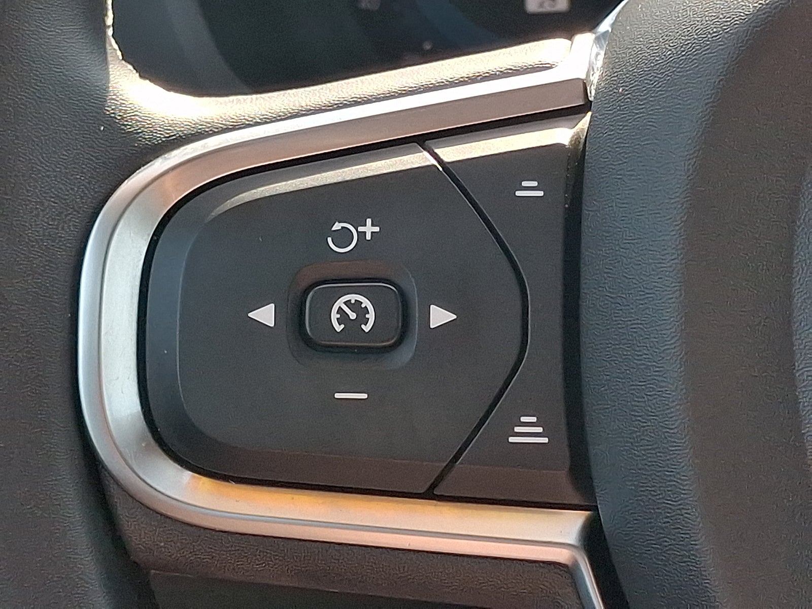 2023 Volvo XC60 B5 Core